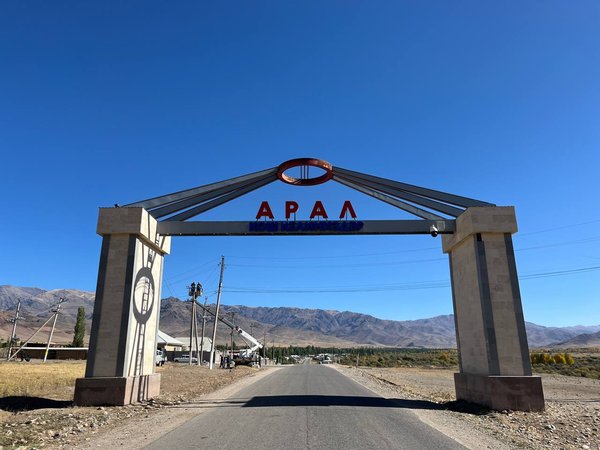 photo_5402278559071995430_y