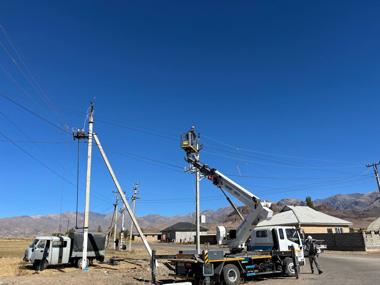 photo_5402278559071995431_y