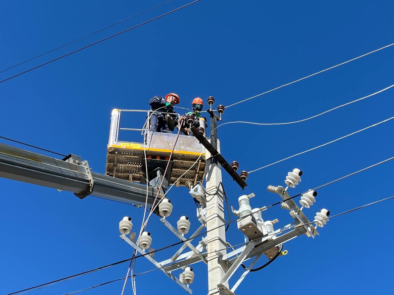 photo_5402278559071995434_y