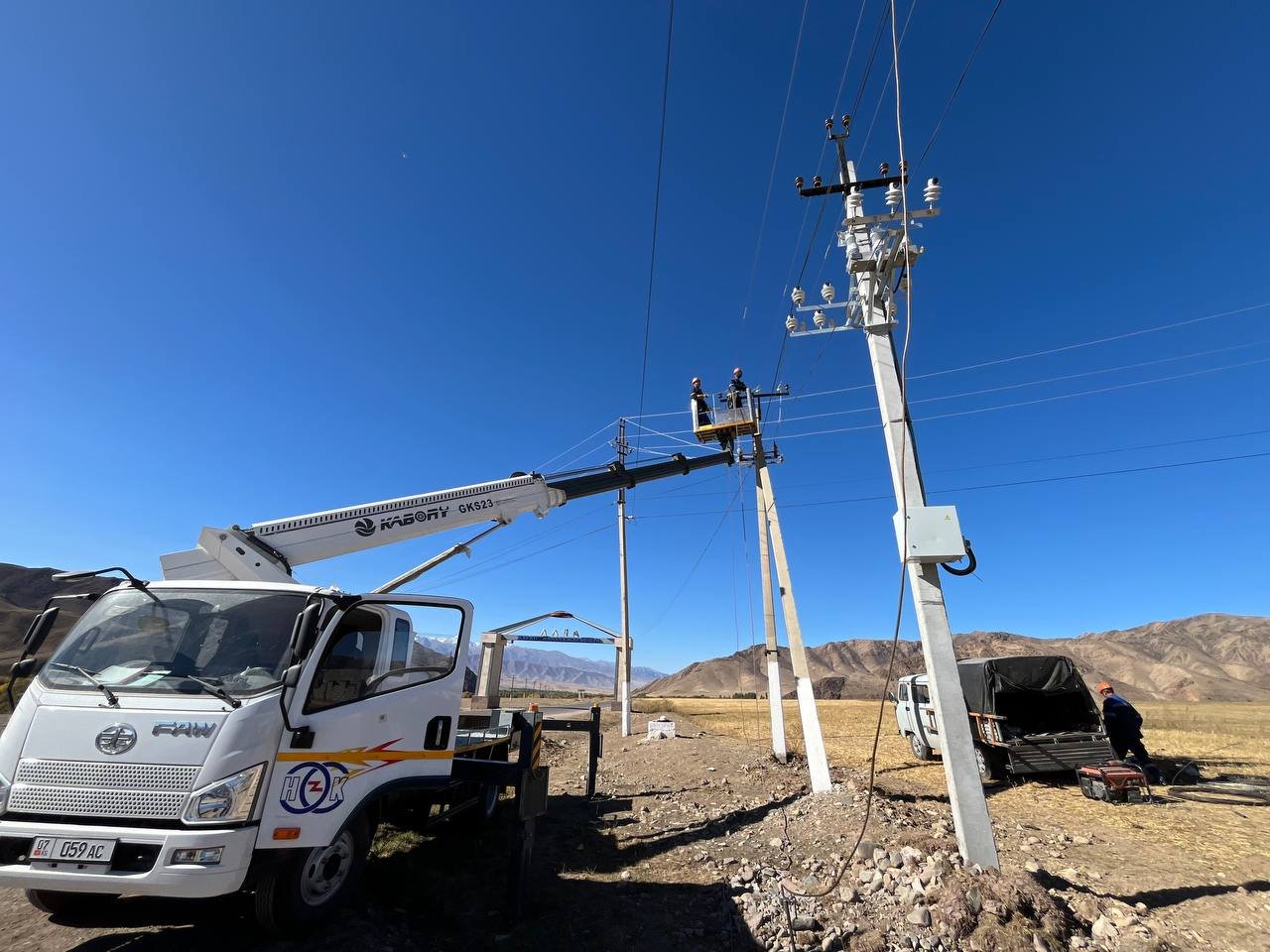 photo_5402278559071995441_y